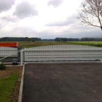 dvoriščna vrata